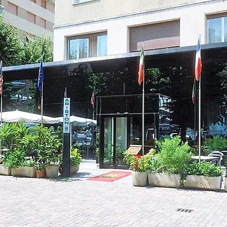 阿里斯顿酒店 3*
