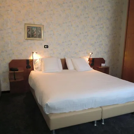 Ariston Hotel 3*