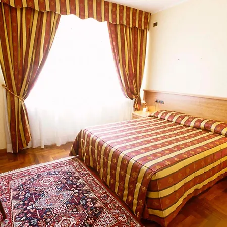 فندق Ariston 3*