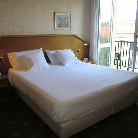 Ariston Hotell