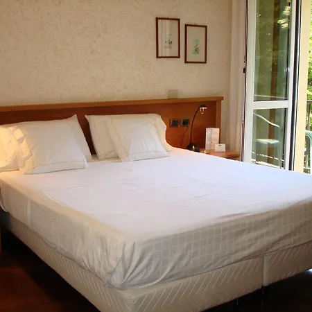 Ariston 3*